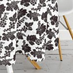 Beyaz Zemin Üzerinde Siyah Yaprak Desenli Yuvarlak Masa Örtüsü - Çap 140cm Realhomes