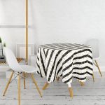 - MasaYuv-8326-Gorsel2 - Realhomes  Beyaz Zemin Üzerinde Gold Detaylı Kalp Desenli Modern Yuvarlak Masa Örtüsü - Çap 140cm Realhomes