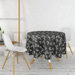 - MasaYuv-8363-Gorsel2 - Realhomes  Siyah Zeminli Beyaz Çiçek Desenli Dijital Baskılı Modern Yuvarlak Masa Örtüsü - Çap 140cm Realhomes