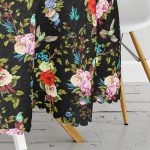 Siyah Zemin Üzerinde Çiçek Desenli Kuş Figurlu Modern Yuvarlak Masa Örtüsü - Çap 140cm Realhomes