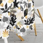 Beyaz Zemin Üzerinde Gold Detaylı Yaprak Desenli Modern Yuvarlak Masa Örtüsü - Çap 140cm Realhomes