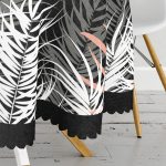 - MasaYuv-8443-Gorsel3 - Realhomes Siyah Zemin Üzerinde Beyaz Yaprak Desenli Yuvarlak Masa Örtüsü - Çap 140cm Realhomes