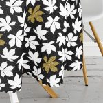 - MasaYuv-8517-Gorsel3 - Realhomes Siyah Zemin Üzerinde Gold Detaylı Beyaz Çiçek Desenli Yuvarlak Masa Örtüsü - Çap 140cm Realhomes