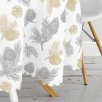 - MasaYuv-8549-Gorsel3 - Realhomes Beyaz Zemin Üzerinde Gold Detaylı Kozalak Desenli Modern Yuvarlak Masa Örtüsü - Çap 140cm Realhomes