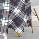 - MasaYuv-8669-Gorsel3 - Realhomes Beyaz Zemin Üzerinde Renkli Ekose Desenli Yuvarlak Masa Örtüsü - Çap 140cm Realhomes