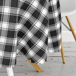 - MasaYuv-8673-Gorsel3 - Realhomes  Beyaz Zeminli Siyah Ekose Desenli Dijital Baskılı Modern Yuvarlak Masa Örtüsü - Çap 140cm Realhomes