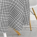 - MasaYuv-8710-Gorsel3 - Realhomes  Beyaz Zeminli Siyah Ekose Desenli Dijital Baskılı Modern Yuvarlak Masa Örtüsü - Çap 140cm Realhomes