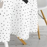 Beyaz Zemin Üzerinde Siyah Puantiyeli Kaktüs Desenli Yuvarlak Masa Örtüsü - Çap 140cm Realhomes