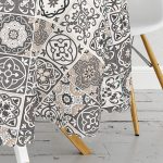 - MasaYuv-Real213-Gorsel3 - Realhomes Kahve Çini Desen Motifli Dijital Baskılı Yuvarlak Masa Örtüsü - Çap 140cm Realhomes