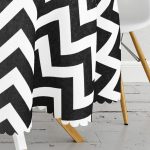 - MasaYuv-cokzigfla-Gorsel3 - Realhomes  Zigzag Flamingo Tasarımlı Dijital Baskılı Yuvarlak Masa Örtüsü - Çap 140cm Realhomes