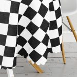 - MasaYuv-dama-Gorsel3 - Realhomes  Siyah Beyaz Dama Desenli Özel Tasarım Yuvarlak Masa Örtüsü - Çap 140cm Realhomes