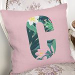 Pembe Zemin Tropik Yapraklı C Harfi Özel Tasarım Dijital Baskılı Yastık Kırlent Kılıfı Realhomes