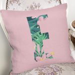 - Rh-K9418-Gorsel2 - Realhomes Pembe Zemin Tropik Yapraklı E Harfi Özel Tasarım Dijital Baskılı Yastık Kırlent Kılıfı Realhomes
