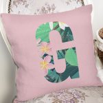 Pembe Zemin Tropik Yapraklı G Harfi Özel Tasarım Dijital Baskılı Yastık Kırlent Kılıfı Realhomes