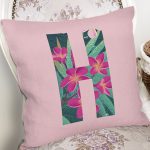 Pembe Zemin Tropik Yapraklı H Harfi Özel Tasarım Dijital Baskılı Yastık Kırlent Kılıfı Realhomes