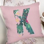 Pembe Zemin Tropik Yapraklı K Harfi Özel Tasarım Dijital Baskılı Yastık Kırlent Kılıfı Realhomes