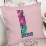 Pembe Zemin Tropik Yapraklı L Harfi Özel Tasarım Dijital Baskılı Yastık Kırlent Kılıfı Realhomes