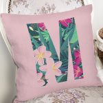 Pembe Zemin Tropik Yapraklı M Harfi Özel Tasarım Dijital Baskılı Yastık Kırlent Kılıfı Realhomes