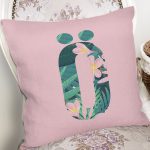 Pembe Zemin Tropik Yapraklı Ö Harfi Özel Tasarım Dijital Baskılı Yastık Kırlent Kılıfı Realhomes
