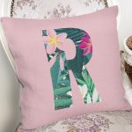 Pembe Zemin Tropik Yapraklı R Harfi Özel Tasarım Dijital Baskılı Yastık Kırlent Kılıfı Realhomes