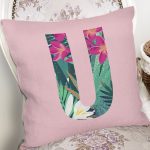 Pembe Zemin Tropik Yapraklı U Harfi Özel Tasarım Dijital Baskılı Yastık Kırlent Kılıfı Realhomes