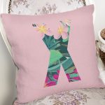 Pembe Zemin Tropik Yapraklı X Harfi Özel Tasarım Dijital Baskılı Yastık Kırlent Kılıfı Realhomes