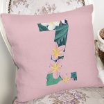 Pembe Zemin Tropik Yapraklı Z Harfi Özel Tasarım Dijital Baskılı Yastık Kırlent Kılıfı Realhomes