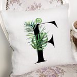 - Rh-K9460-Gorsel2 - Realhomes Beyaz Zemin Yaprak Motifli Siyah F Harfi Özel Tasarım Dijital Baskılı Yastık Kırlent Kılıfı Realhomes