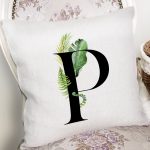 - Rh-K9472-Gorsel2 - Realhomes Beyaz Zemin Yaprak Motifli Siyah P Harfi Özel Tasarım Dijital Baskılı Yastık Kırlent Kılıfı Realhomes