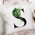 Beyaz Zemin Yaprak Motifli Siyah S Harfi Özel Tasarım Dijital Baskılı Yastık Kırlent Kılıfı Realhomes