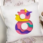 Beyaz Zemin Renkli 8 Rakamlı Özel Tasarım Dijital Baskılı Yastık Kırlent Kılıfı Realhomes