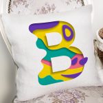 - Rh-K9497-Gorsel2 - Realhomes Beyaz Zemin Renkli B Harfli Özel Tasarım Dijital Baskılı Yastık Kırlent Kılıfı Realhomes
