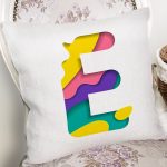 - Rh-K9501-Gorsel2 - Realhomes Beyaz Zemin Renkli E Harfli Özel Tasarım Dijital Baskılı Yastık Kırlent Kılıfı Realhomes