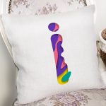 - Rh-K9505-Gorsel2 - Realhomes Beyaz Zemin Renkli İ Harfli Özel Tasarım Dijital Baskılı Yastık Kırlent Kılıfı Realhomes