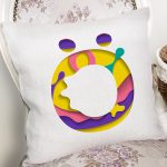 - Rh-K9513-Gorsel2 - Realhomes Beyaz Zemin Renkli Ö Harfli Özel Tasarım Dijital Baskılı Yastık Kırlent Kılıfı Realhomes