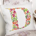 Beyaz Zemin Yaprak Temalı D Harfi Özel Tasarım Dijital Baskılı Yastık Kırlent Kılıfı Realhomes