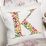 Beyaz Zemin Yaprak Temalı K Harfi Özel Tasarım Dijital Baskılı Yastık Kırlent Kılıfı Realhomes