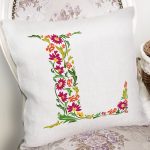 Beyaz Zemin Yaprak Temalı L Harfi Özel Tasarım Dijital Baskılı Yastık Kırlent Kılıfı Realhomes