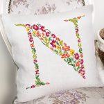 Beyaz Zemin Yaprak Temalı N Harfi Özel Tasarım Dijital Baskılı Yastık Kırlent Kılıfı Realhomes