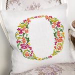 Beyaz Zemin Yaprak Temalı O Harfi Özel Tasarım Dijital Baskılı Yastık Kırlent Kılıfı Realhomes