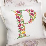 Beyaz Zemin Yaprak Temalı P Harfi Özel Tasarım Dijital Baskılı Yastık Kırlent Kılıfı Realhomes