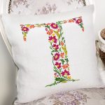 Beyaz Zemin Yaprak Temalı T Harfi Özel Tasarım Dijital Baskılı Yastık Kırlent Kılıfı Realhomes