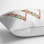 - Rh-K9555-Gorsel3 - Realhomes Beyaz Zemin Yaprak Temalı W Harfi Özel Tasarım Dijital Baskılı Yastık Kırlent Kılıfı Realhomes