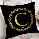 Siyah Zemin Gold Yaprak Çerçeveli Ç Harfi Özel Tasarım Dijital Baskılı Yastık Kırlent Kılıfı Realhomes