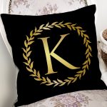 Siyah Zemin Gold Yaprak Çerçeveli K Harfi Özel Tasarım Dijital Baskılı Yastık Kırlent Kılıfı Realhomes