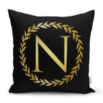 - Rh-K9574-Gorsel1 - Realhomes Siyah Zemin Gold Yaprak Çerçeveli N Harfi Özel Tasarım Dijital Baskılı Yastık Kırlent Kılıfı Realhomes