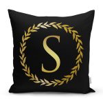 - Rh-K9580-Gorsel1 - Realhomes Siyah Zemin Gold Yaprak Çerçeveli S Harfi Özel Tasarım Dijital Baskılı Yastık Kırlent Kılıfı Realhomes
