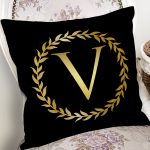 Siyah Zemin Gold Yaprak Çerçeveli V Harfi Özel Tasarım Dijital Baskılı Yastık Kırlent Kılıfı Realhomes
