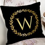 Siyah Zemin Gold Yaprak Çerçeveli W Harfi Özel Tasarım Dijital Baskılı Yastık Kırlent Kılıfı Realhomes