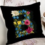 - Rh-K9592-Gorsel2 - Realhomes Siyah Zemin Renkli Gül Temalı B Harfi Özel Tasarım Dijital Baskılı Yastık Kırlent Kılıfı Realhomes
